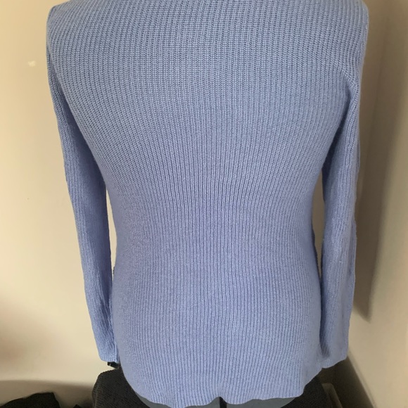 Sweater Baby Blue Medium. Like New - Picture 4 of 4